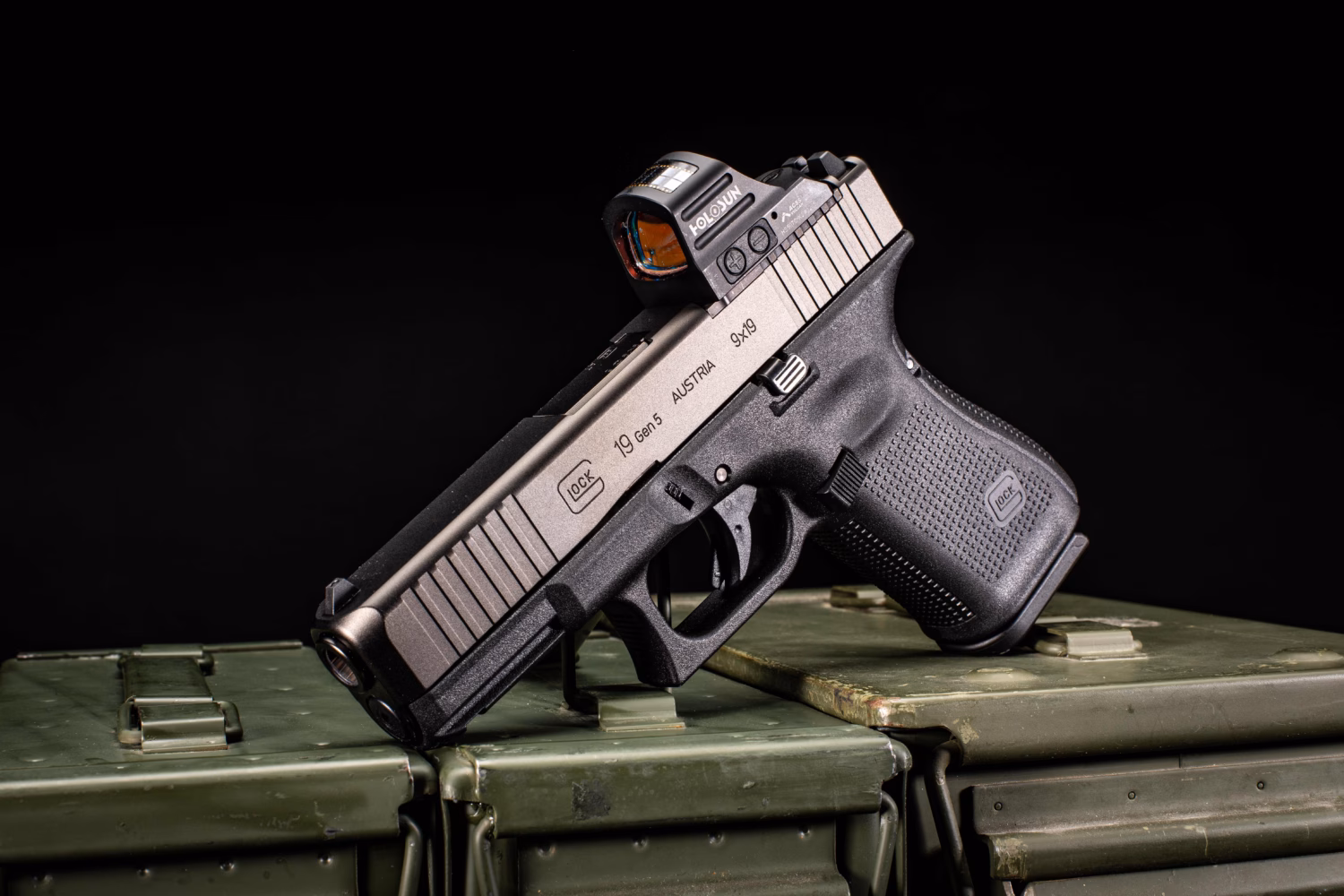 GLOCK 45 or GLOCK 19: Which Is Right For You? 1 G19 HS507C 01