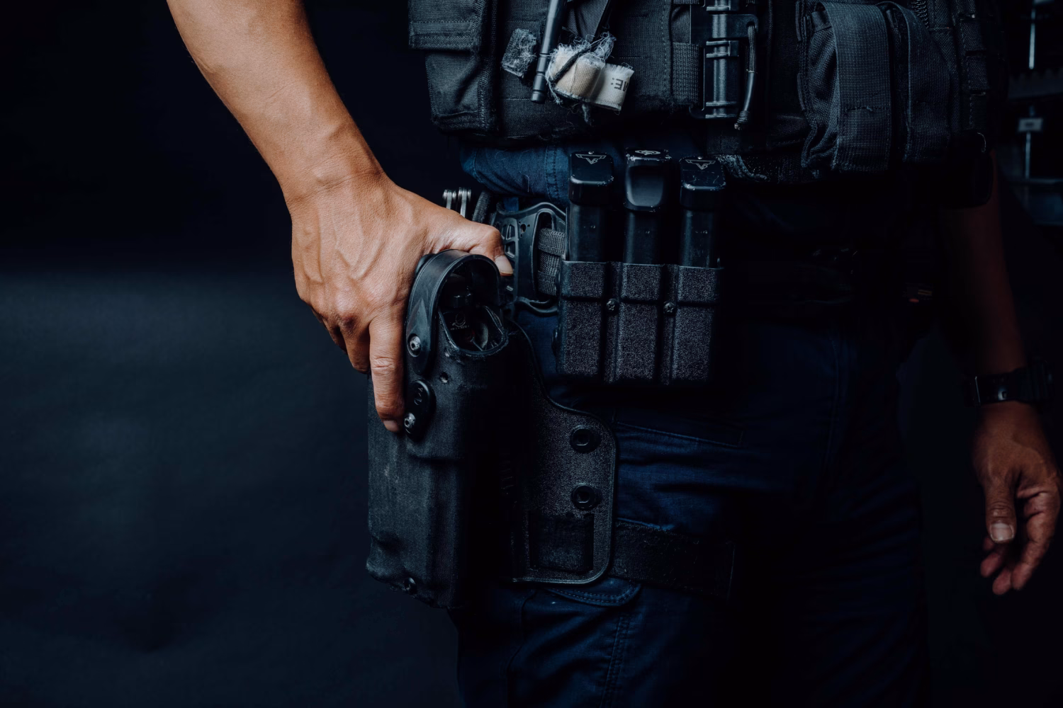 Choosing the Right Ammo: Full Metal Jacket vs Hollow Point 6 Police Gear Flashlight 9046