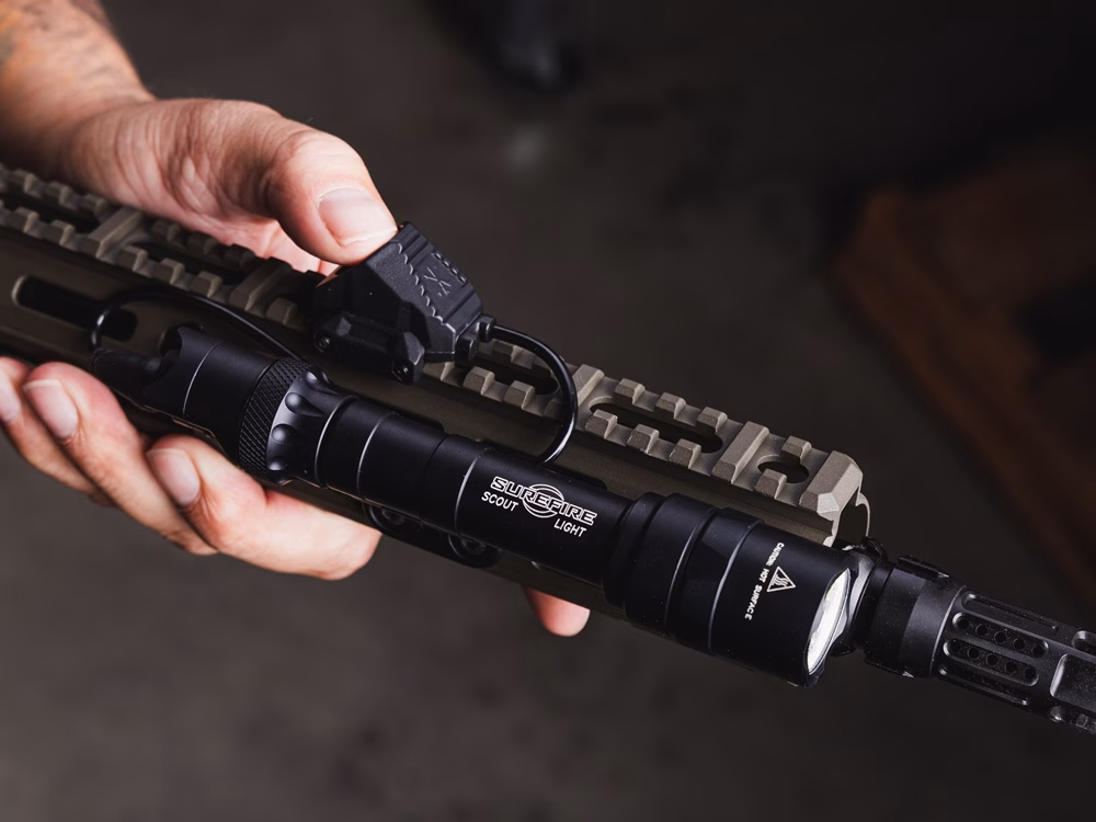 Comparing AR-15 Light Controls: Push Button vs. Pressure Switch 3 Surefire m640U Scout Light Pro 01